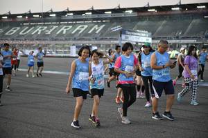 BIB: 525, 506
                            <button type="button" onclick="openModal(10465554)" class="btn btn-primary btn-sm float-right btn-popup" data-toggle="modal" data-target=".modal-high-quality">
                        <i class="fas fa-shopping-cart"></i> Add to Cart
                    </button>
                                            <button type="button" onclick="isThisMe(10465554, true)" class="btn btn-success btn-sm float-right btn-popup btn-isme hidden" data-toggle="tooltip" data-placement="bottom" title="นี่คือรูปของคุณใช่ไหม คลิกที่นี่เพื่อเอาเข้าอัลบั้ม">
                        <i class="fas fa-plus"></i> Add to album
                    </button>
                    <button type="button" onclick="isThisMe(10465554, false)" class="btn btn-warning btn-sm float-right btn-popup btn-isnotme hidden">
                        <i class="fas fa-ban"></i> Remove from album
                    </button>